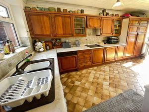 Kitchen- click for photo gallery
